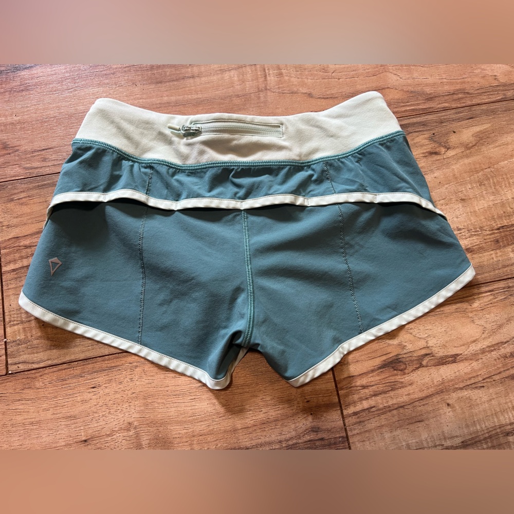 Ivivva by Lululemon size 12 girl’s athletic shorts excellent condition